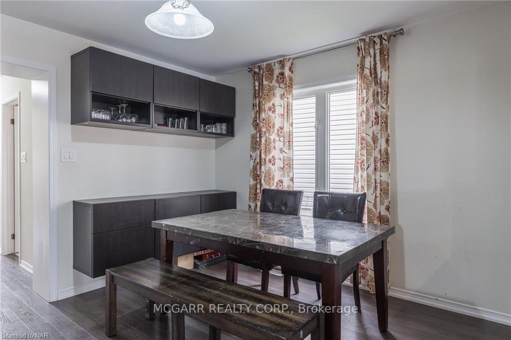 8561 Dogwood Cres