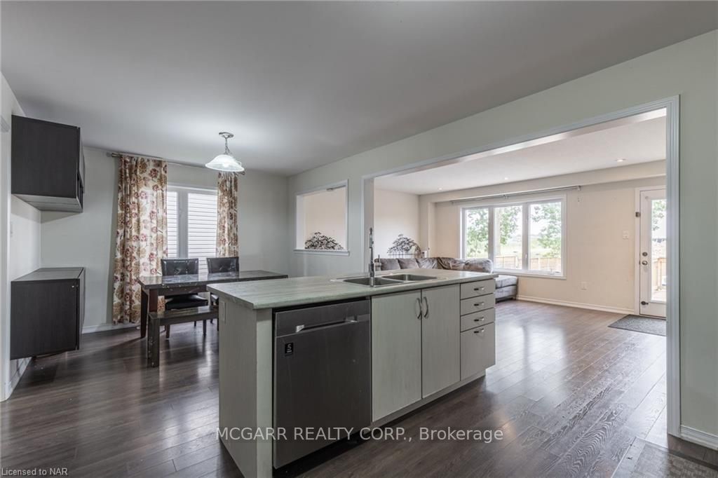 8561 Dogwood Cres