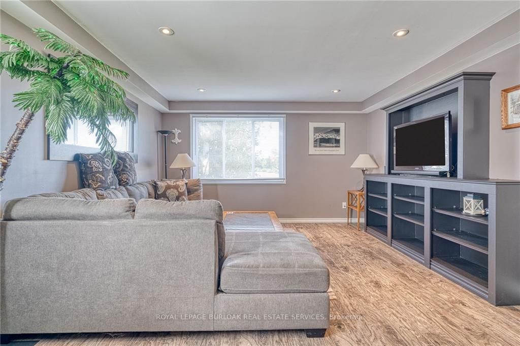 683 Lynden Rd
