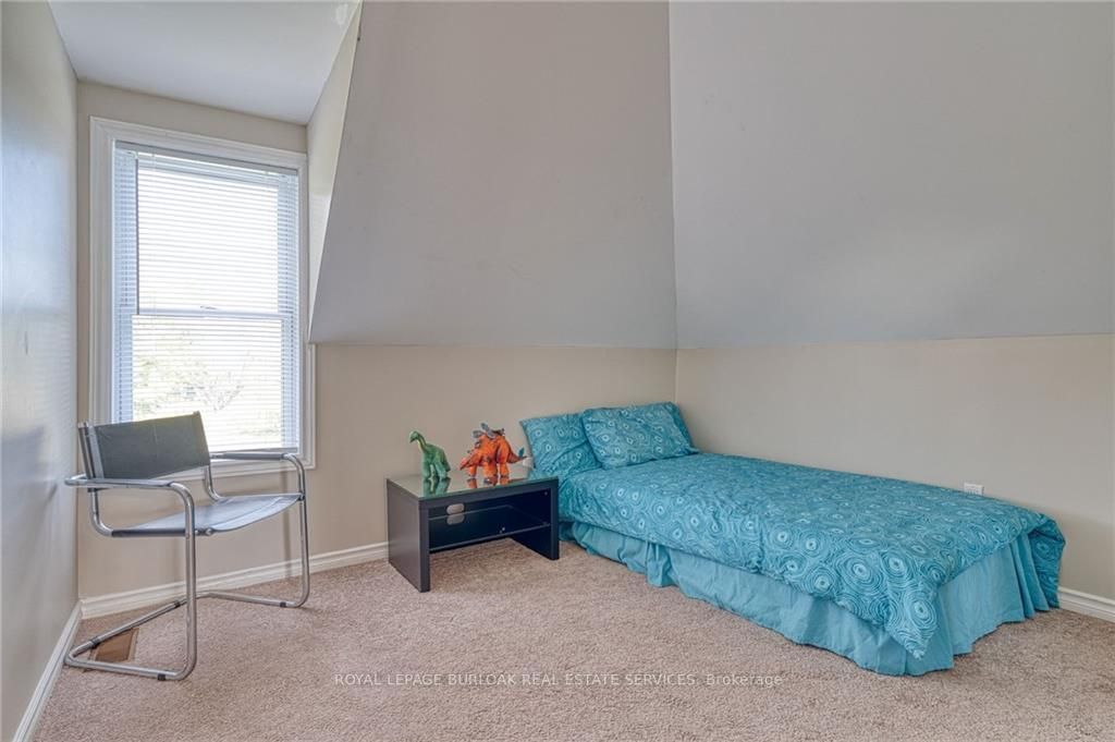 683 Lynden Rd