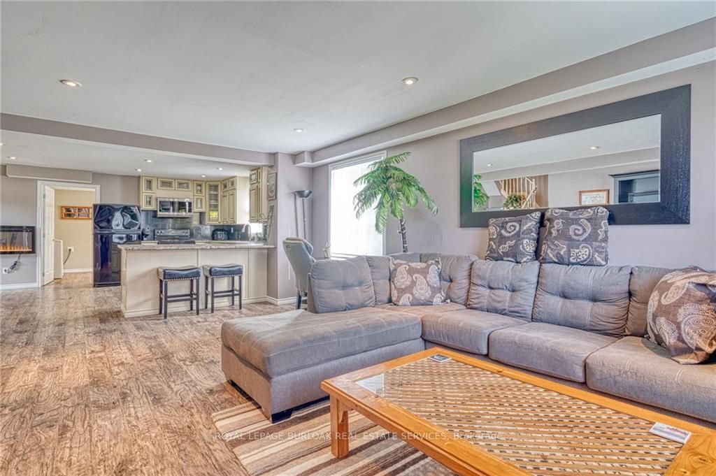 683 Lynden Rd