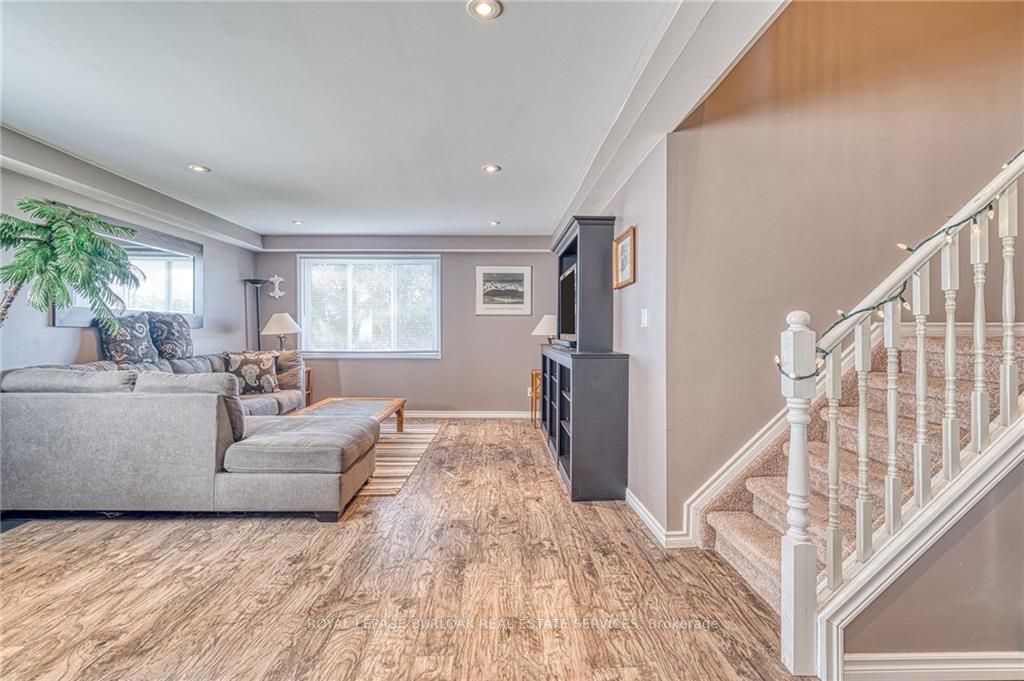 683 Lynden Rd