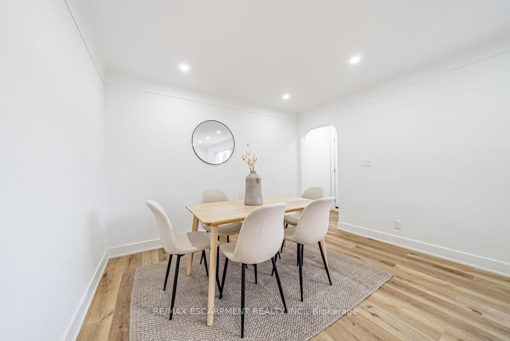 14 Woodbine Ave