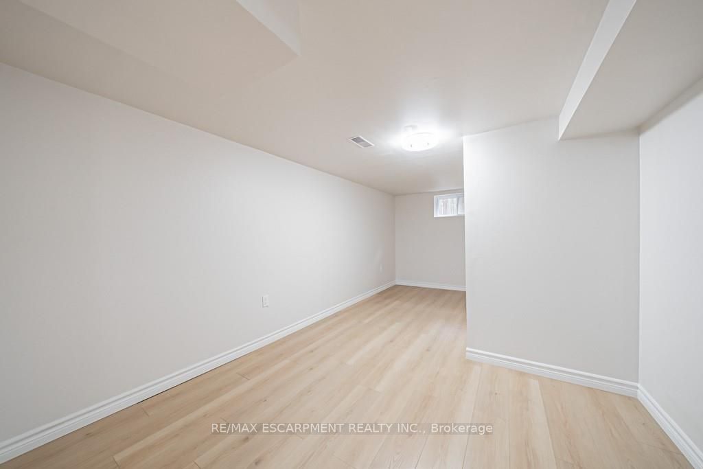 14 Woodbine Ave