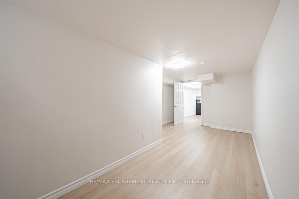 14 Woodbine Ave
