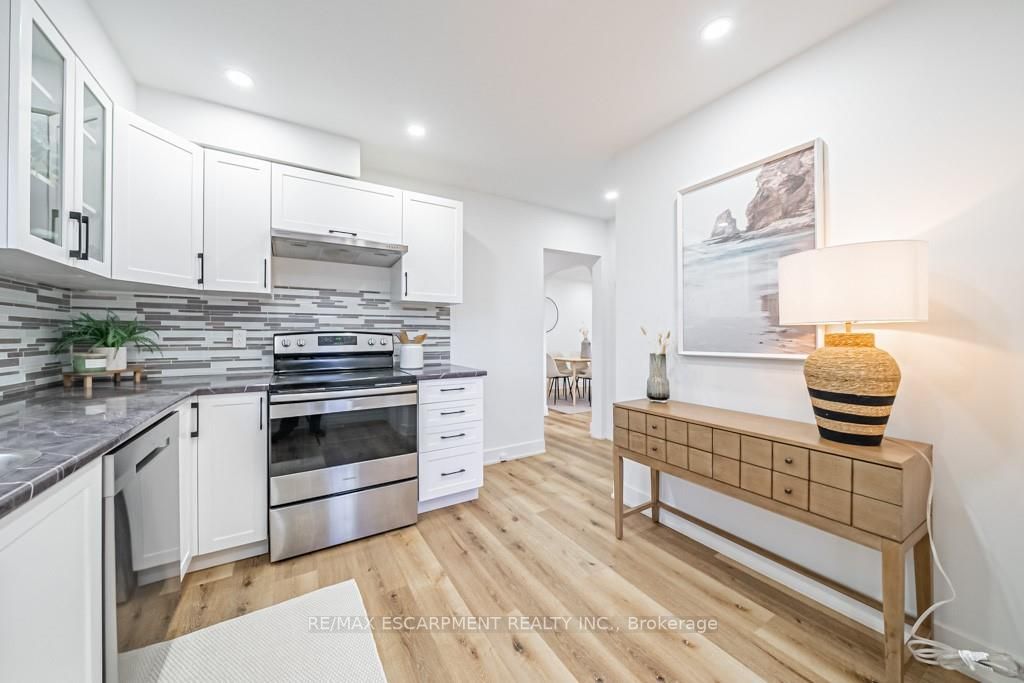 14 Woodbine Ave