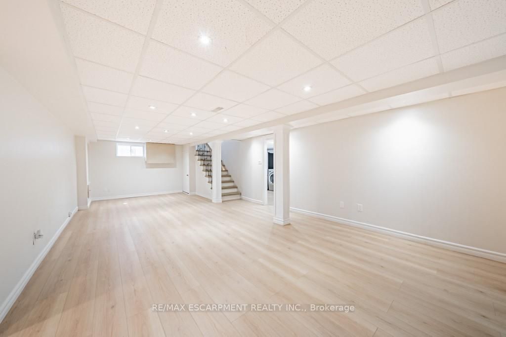14 Woodbine Ave