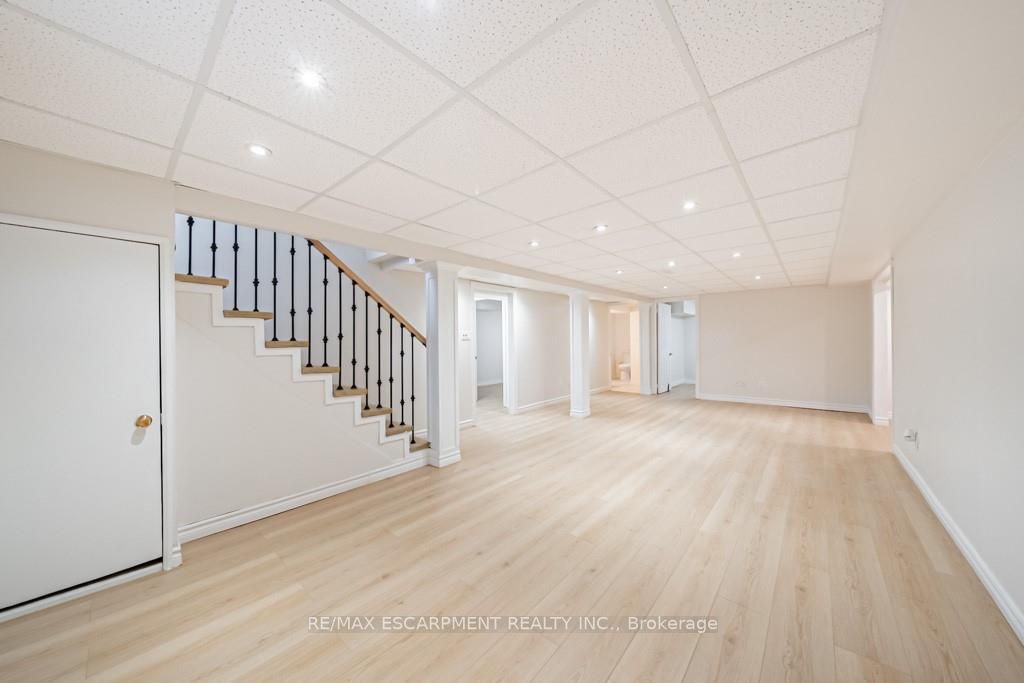 14 Woodbine Ave