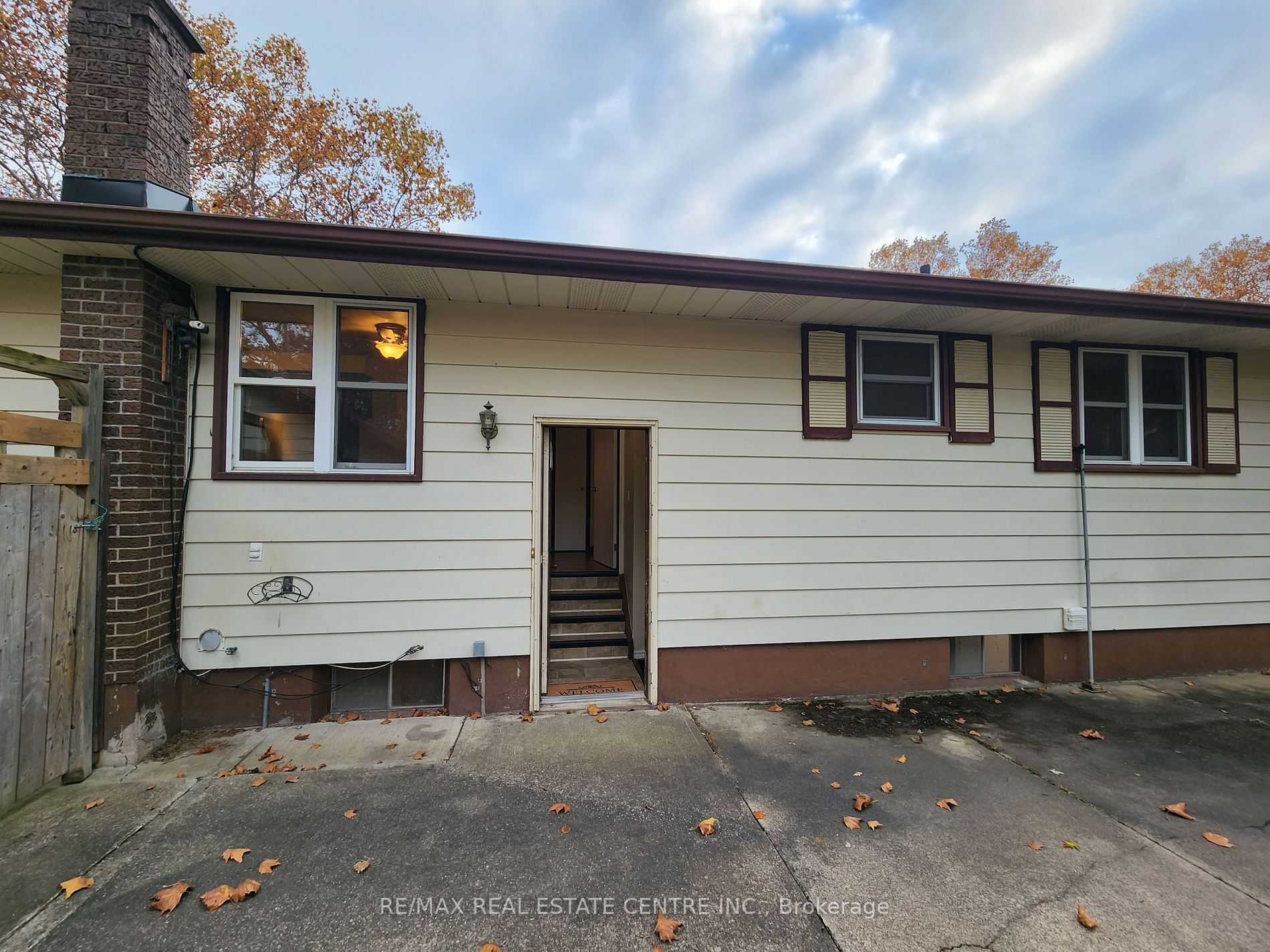 5811 Sunnylea Cres