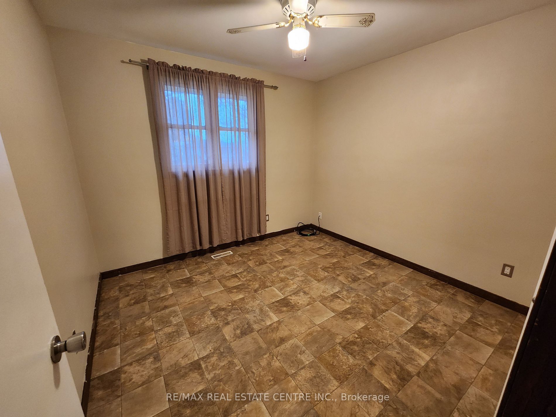 5811 Sunnylea Cres