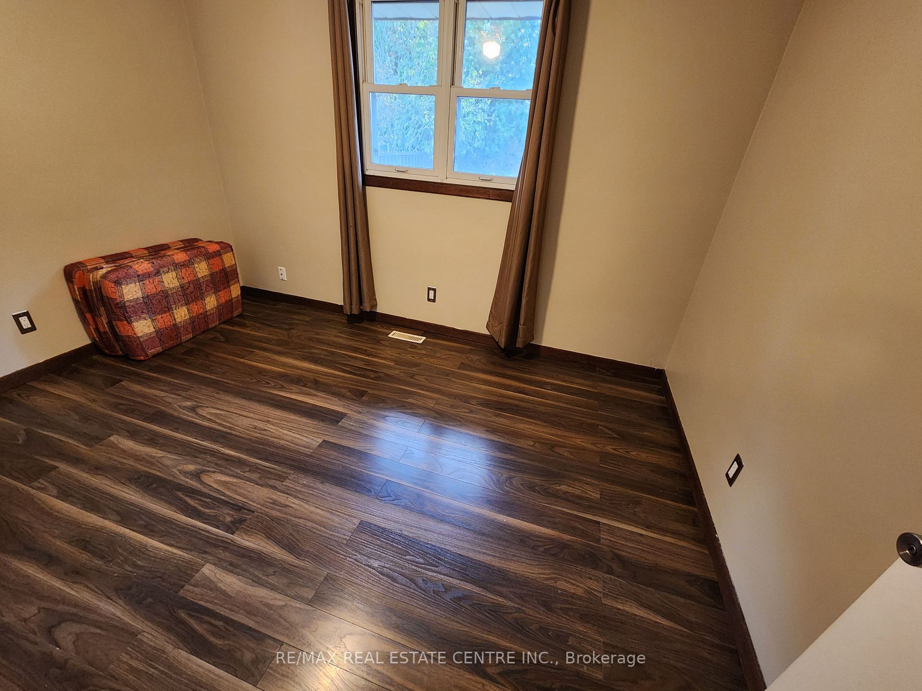 5811 Sunnylea Cres