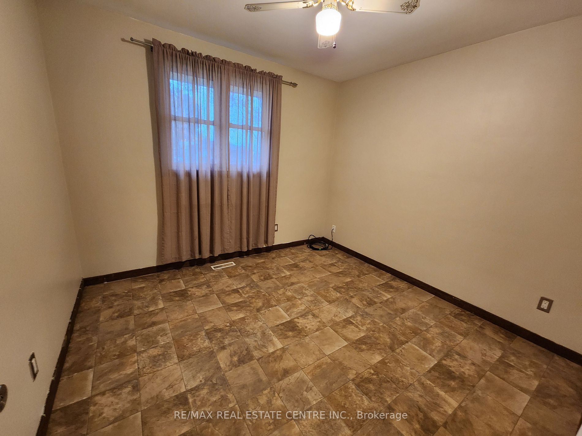 5811 Sunnylea Cres