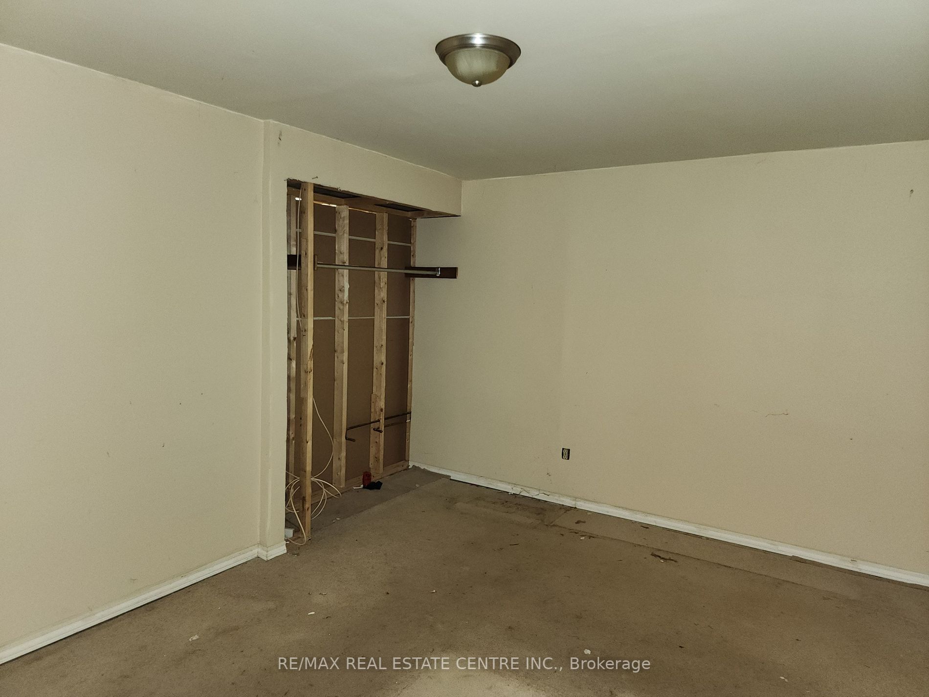 5811 Sunnylea Cres