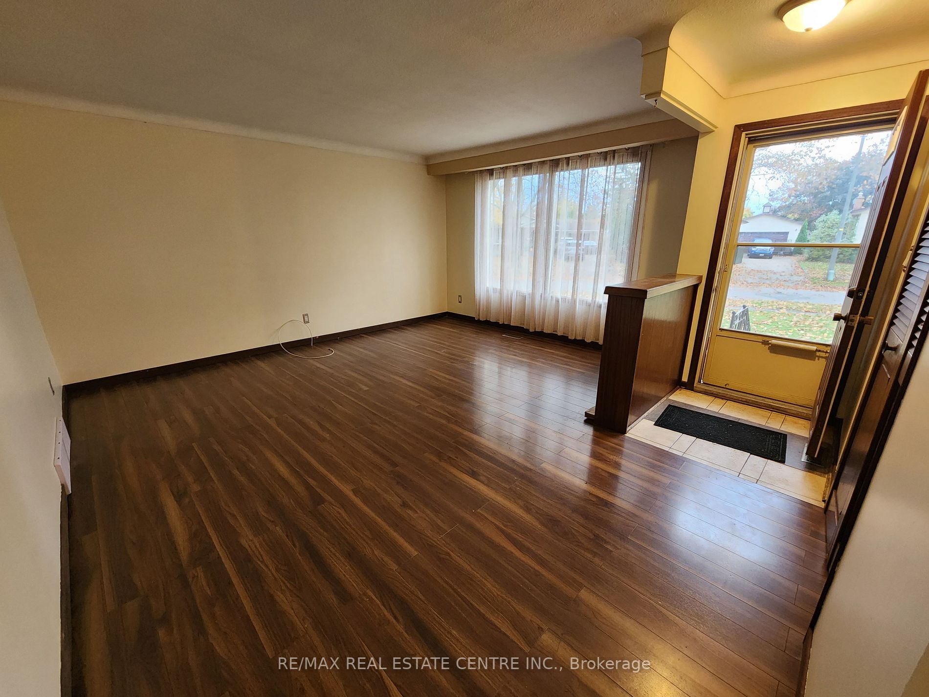 5811 Sunnylea Cres