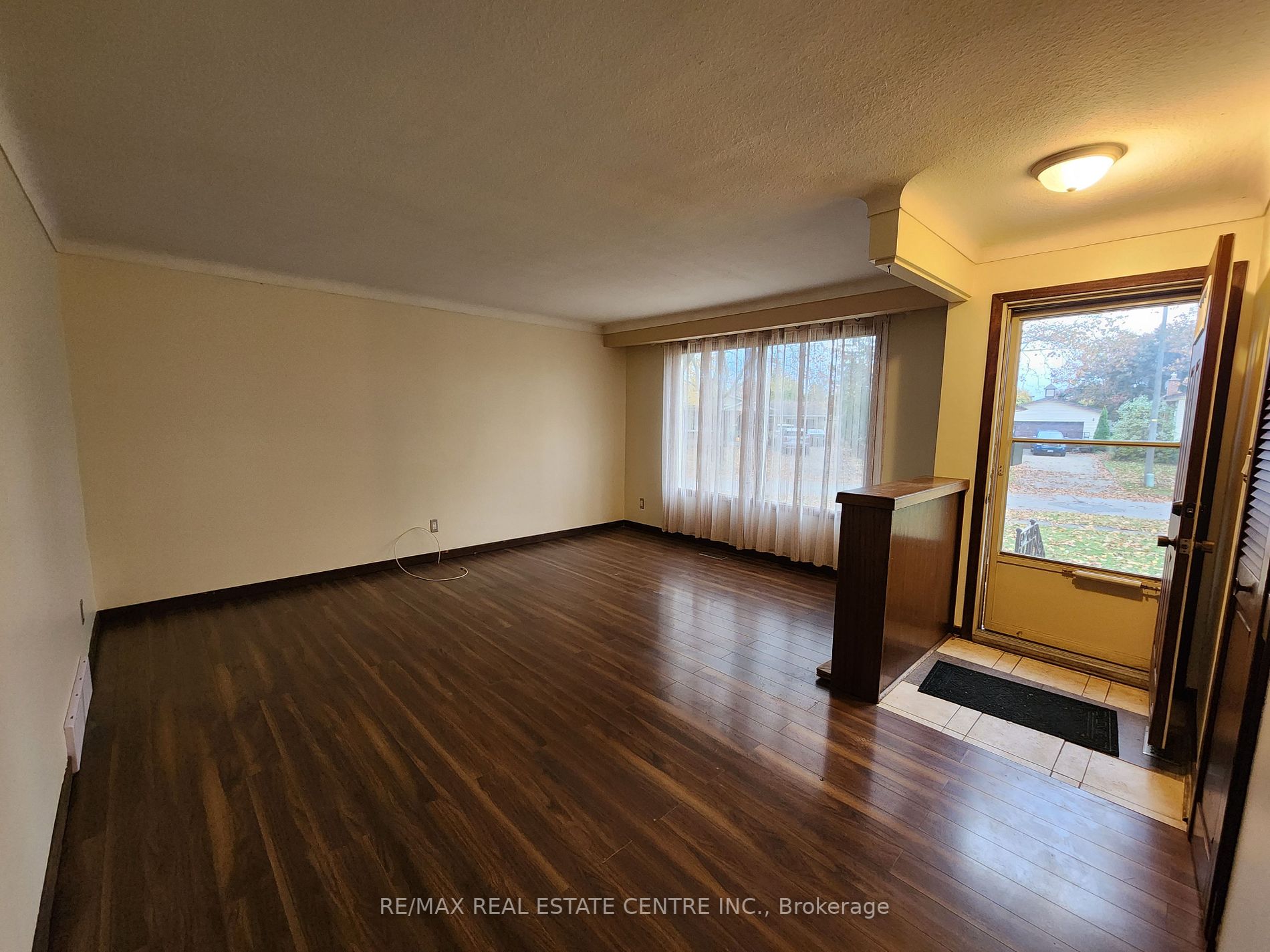 5811 Sunnylea Cres