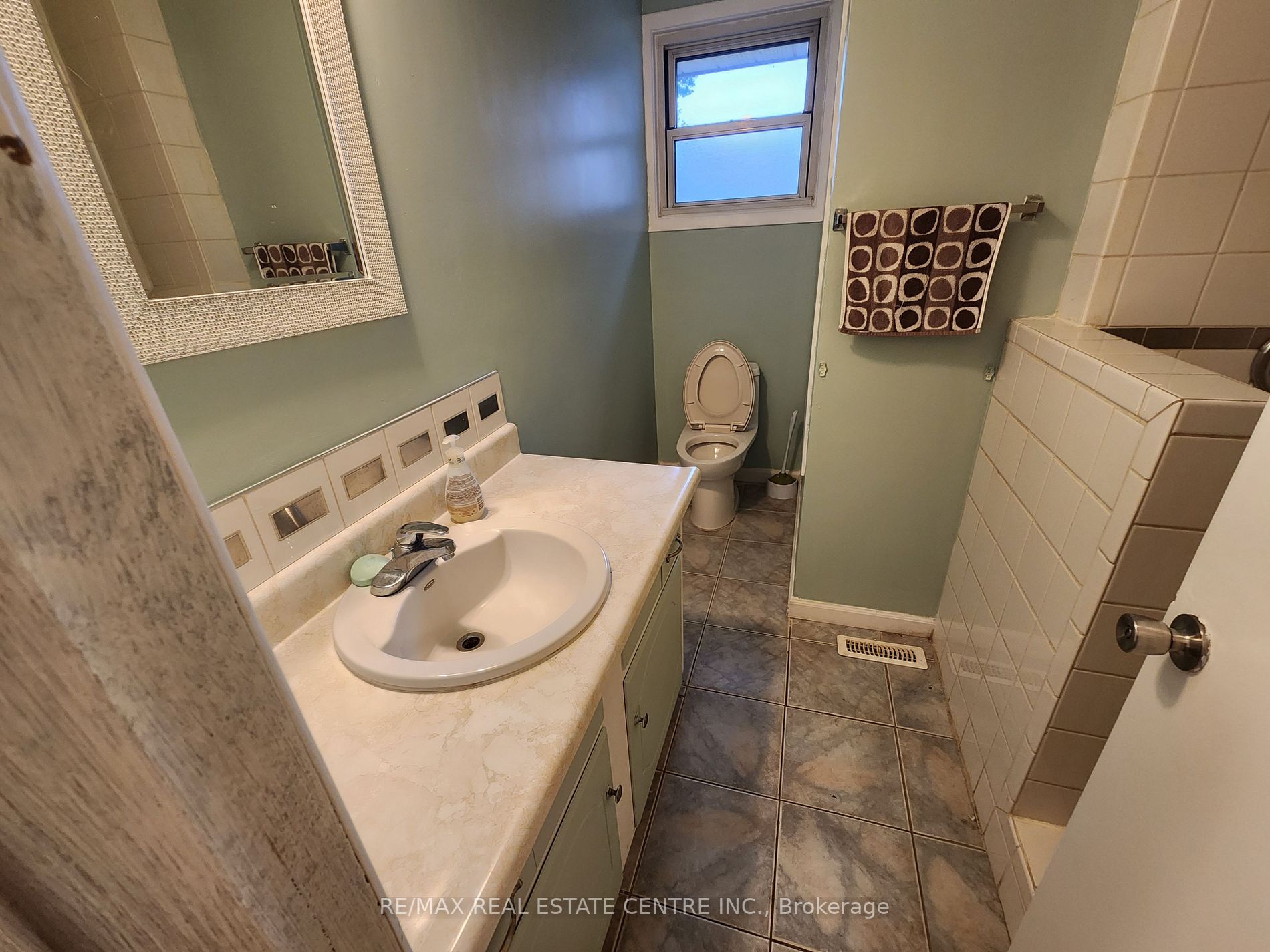 5811 Sunnylea Cres