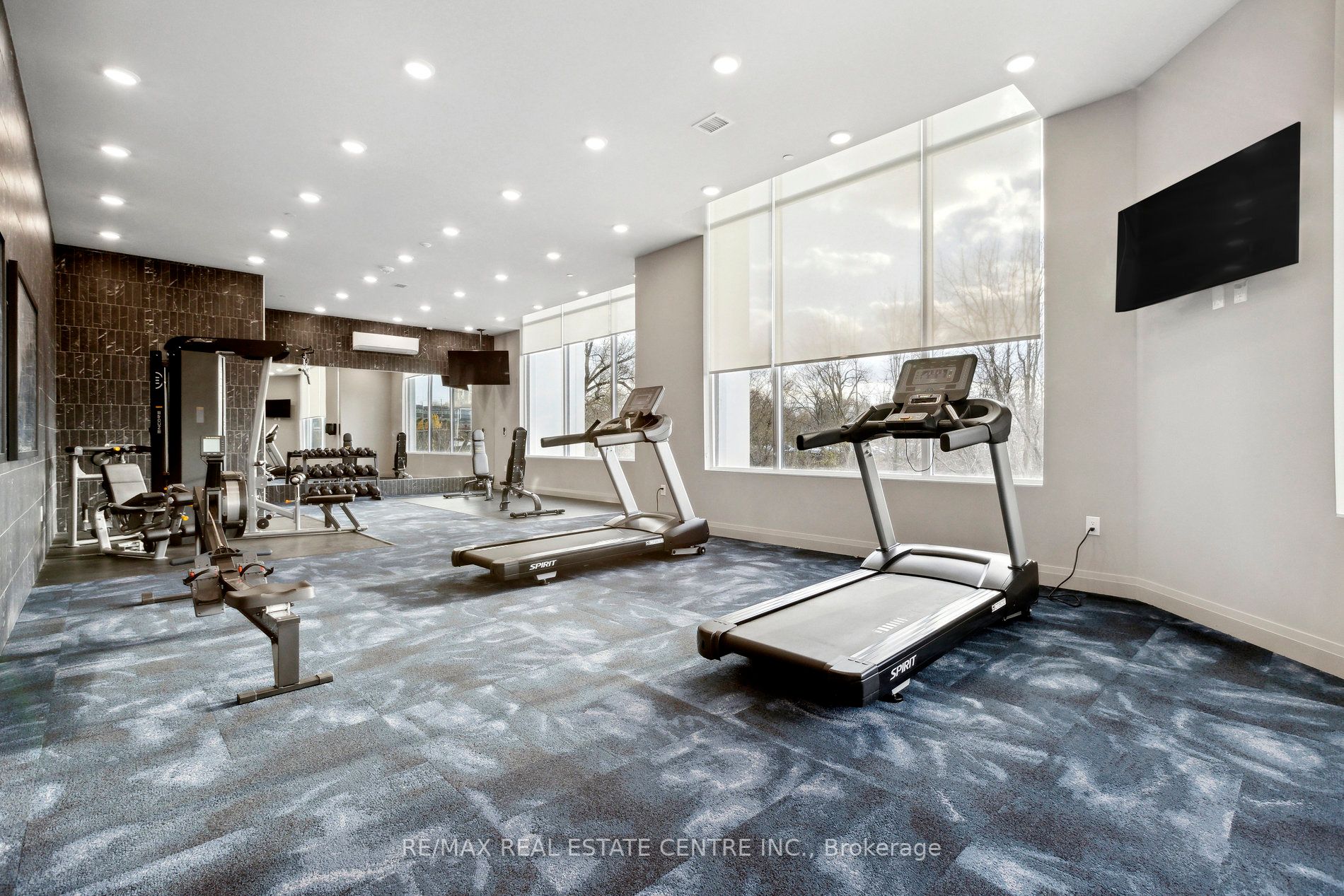71 Wyndham St S, #602