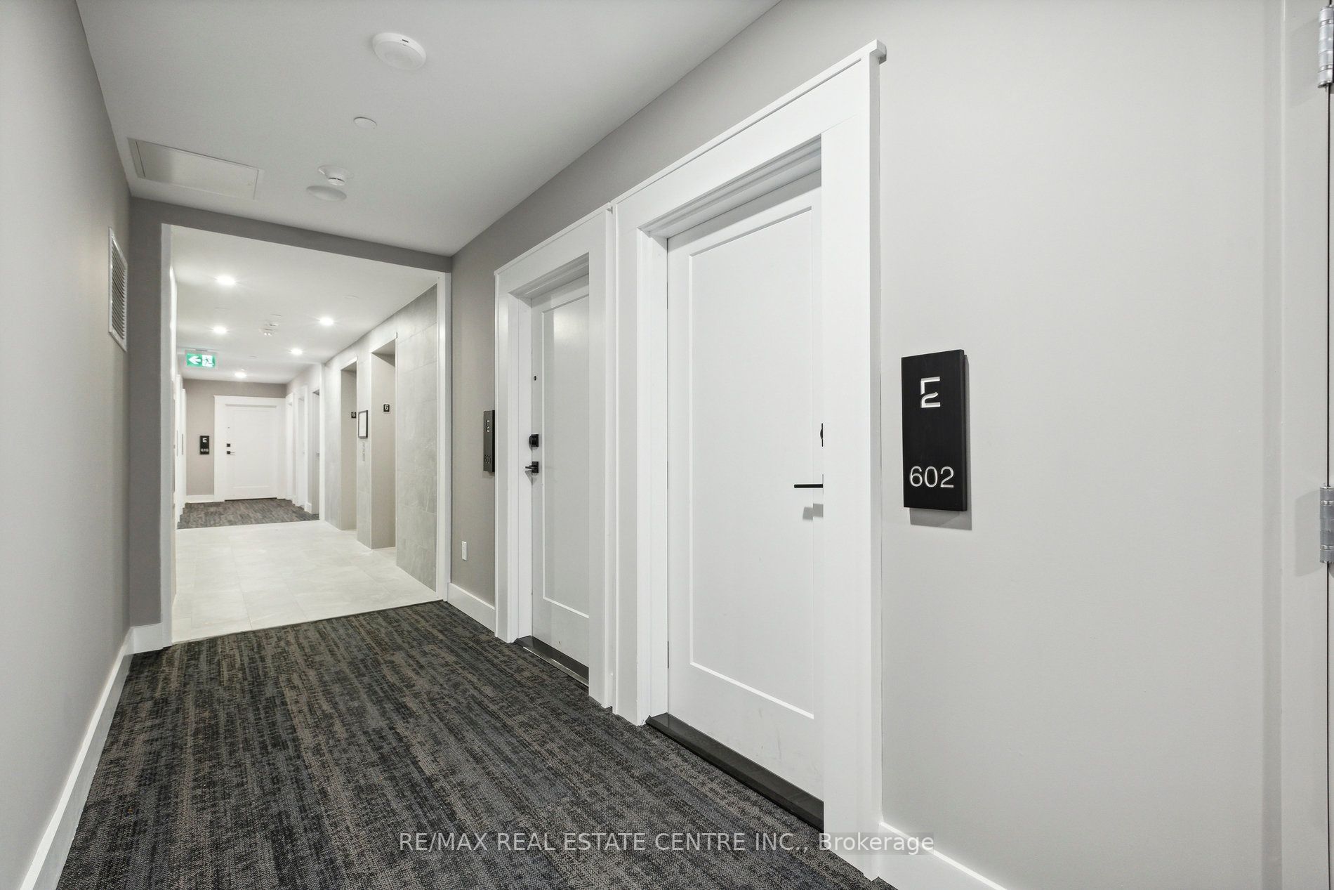 71 Wyndham St S, #602