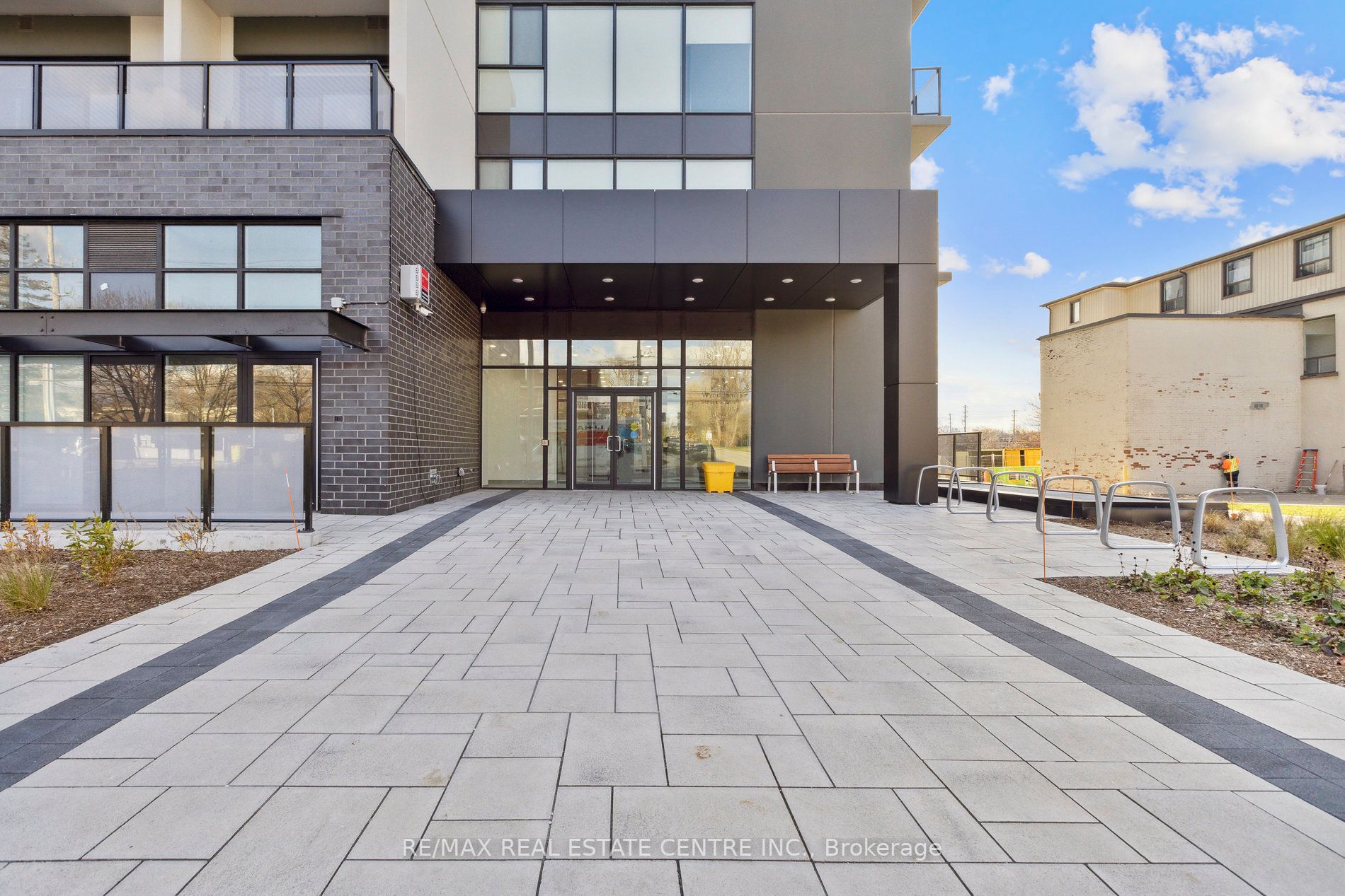 71 Wyndham St S, #602