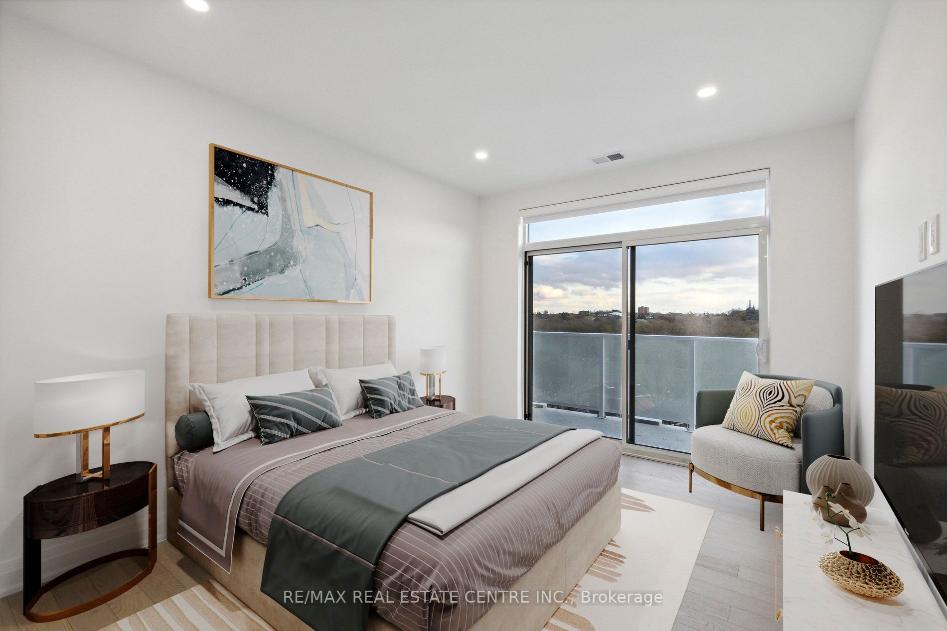 71 Wyndham St S, #602
