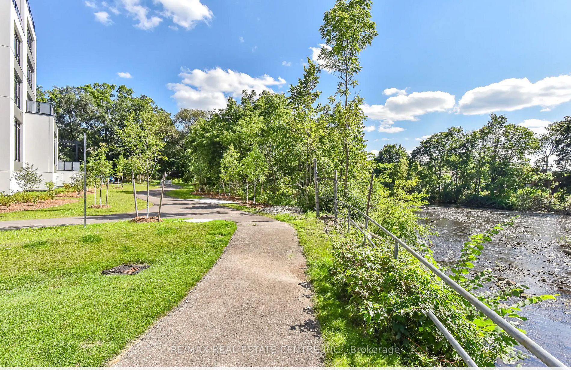 71 Wyndham St S, #602