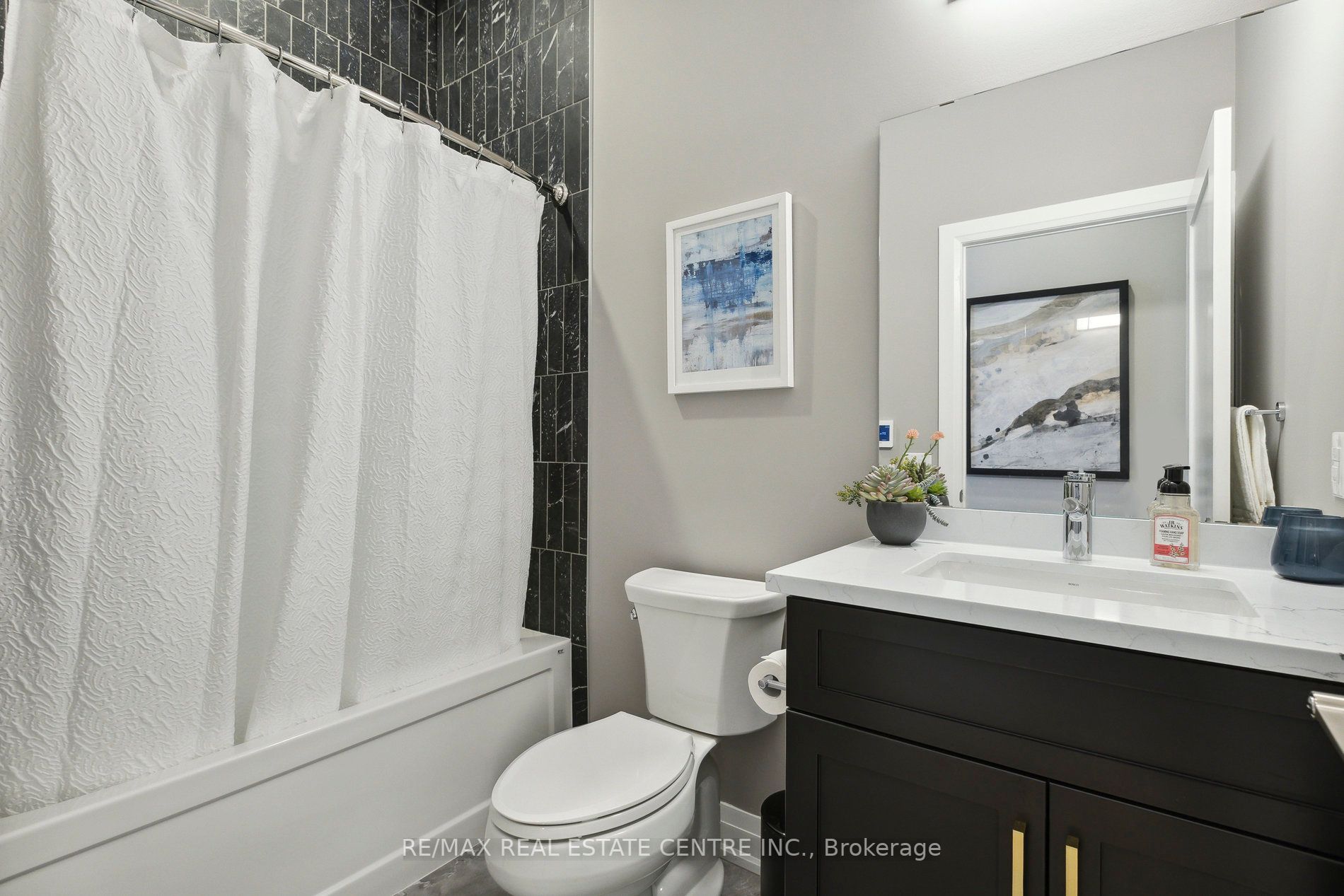 71 Wyndham St S, #602