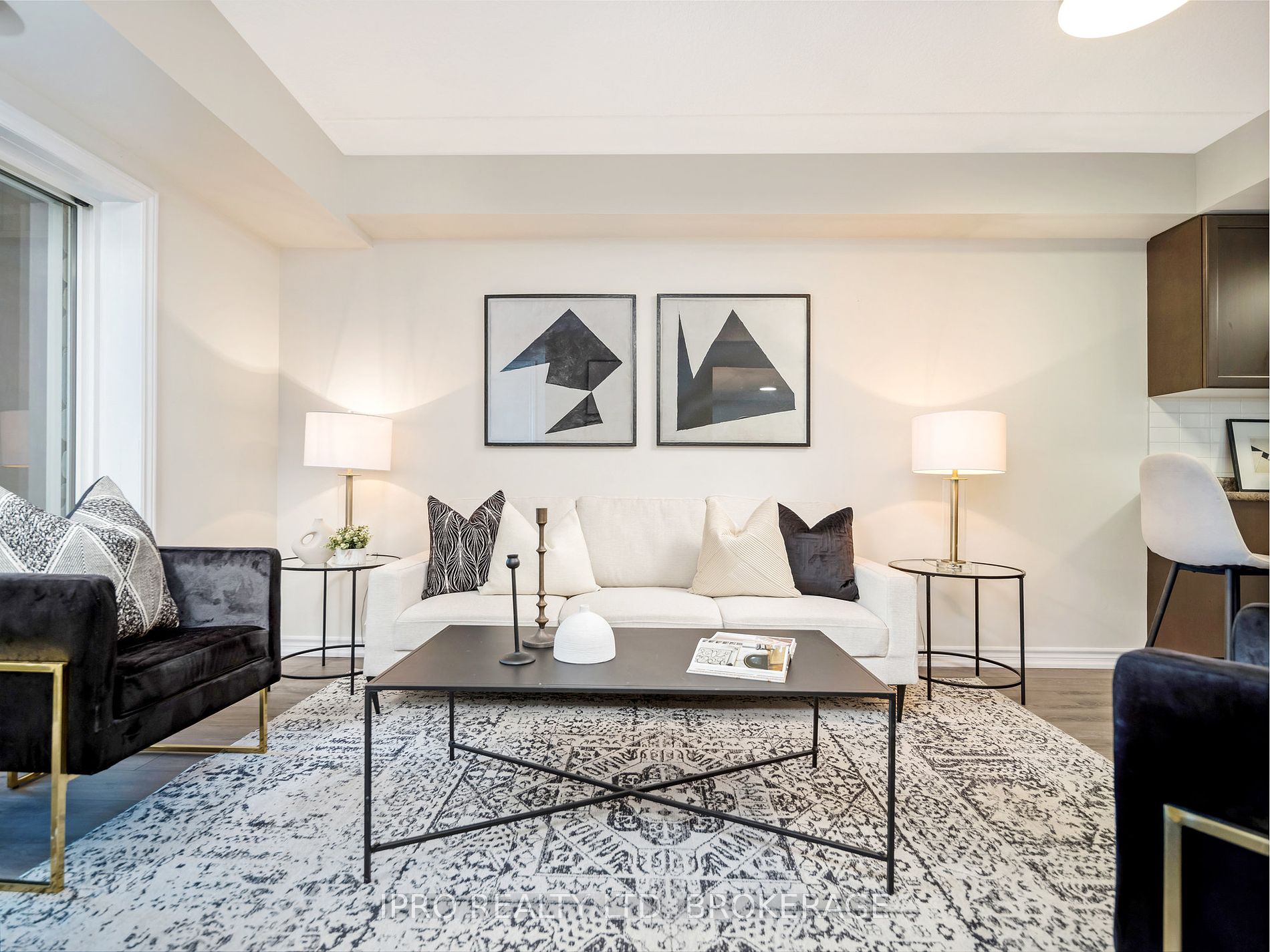 60 Lynnmore St, #111