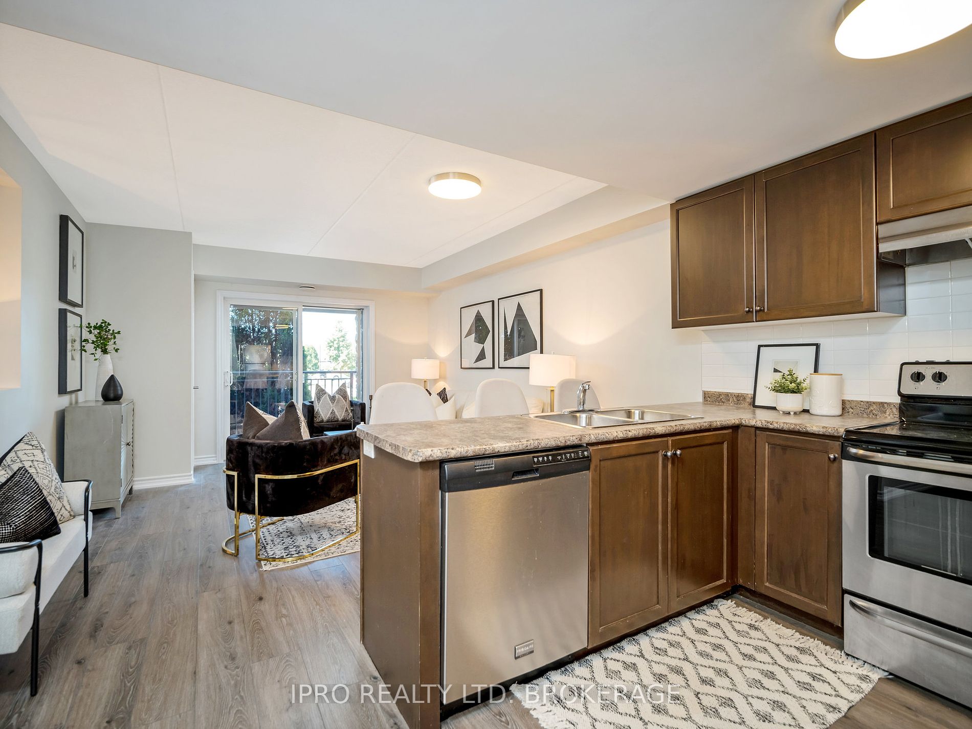 60 Lynnmore St, #111