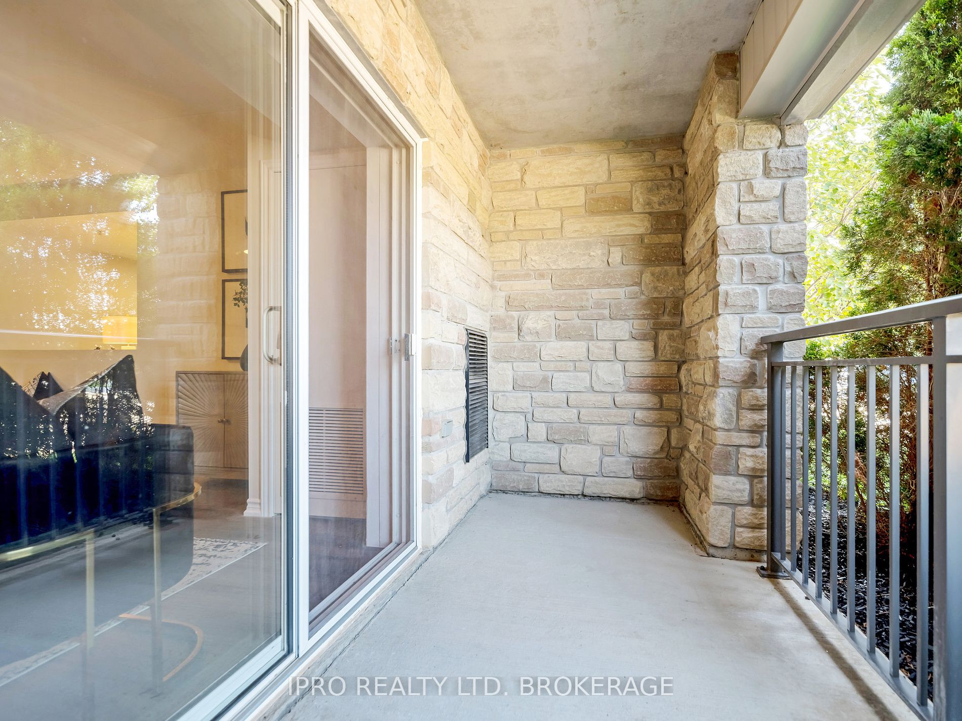 60 Lynnmore St, #111