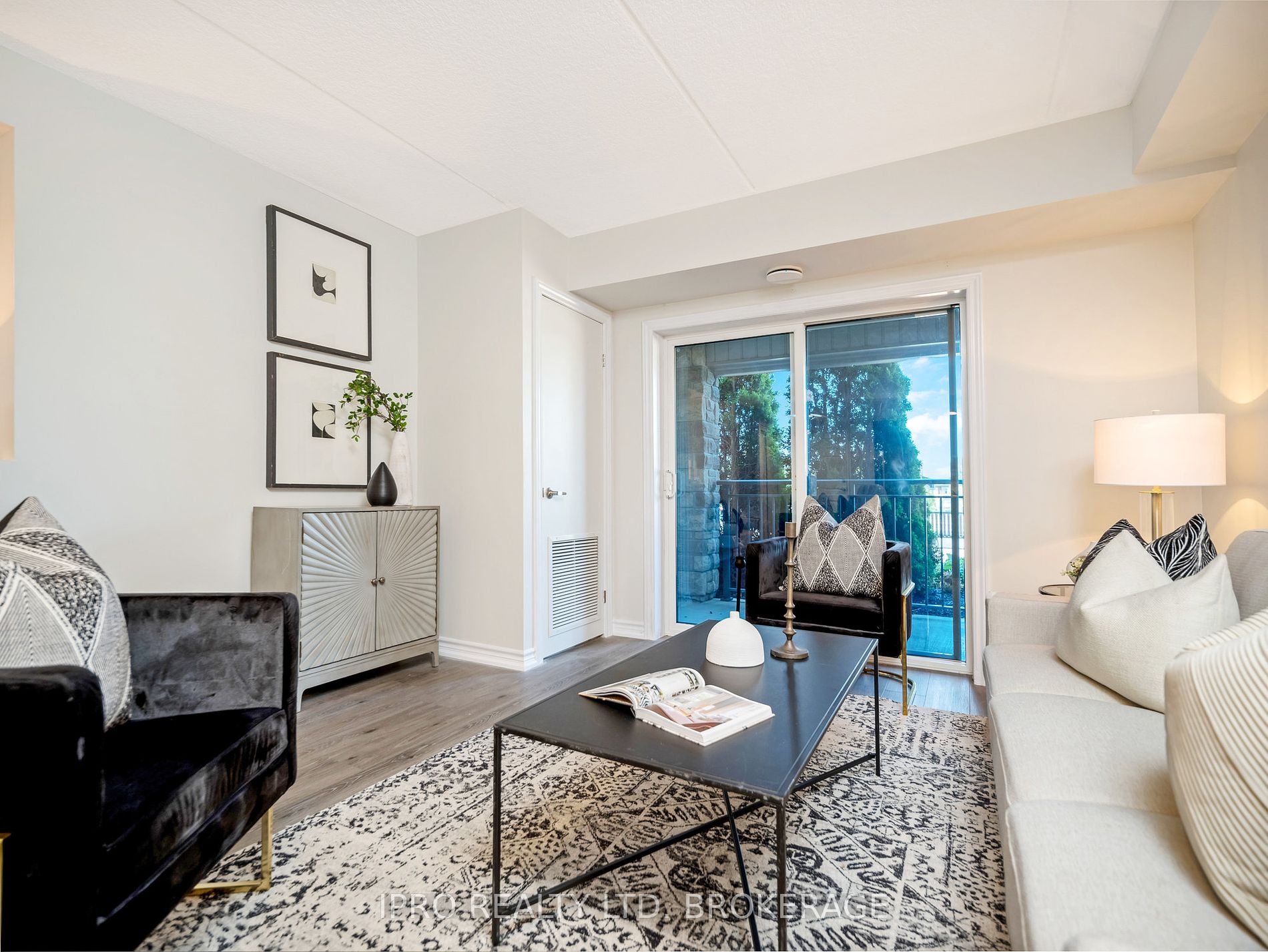 60 Lynnmore St, #111