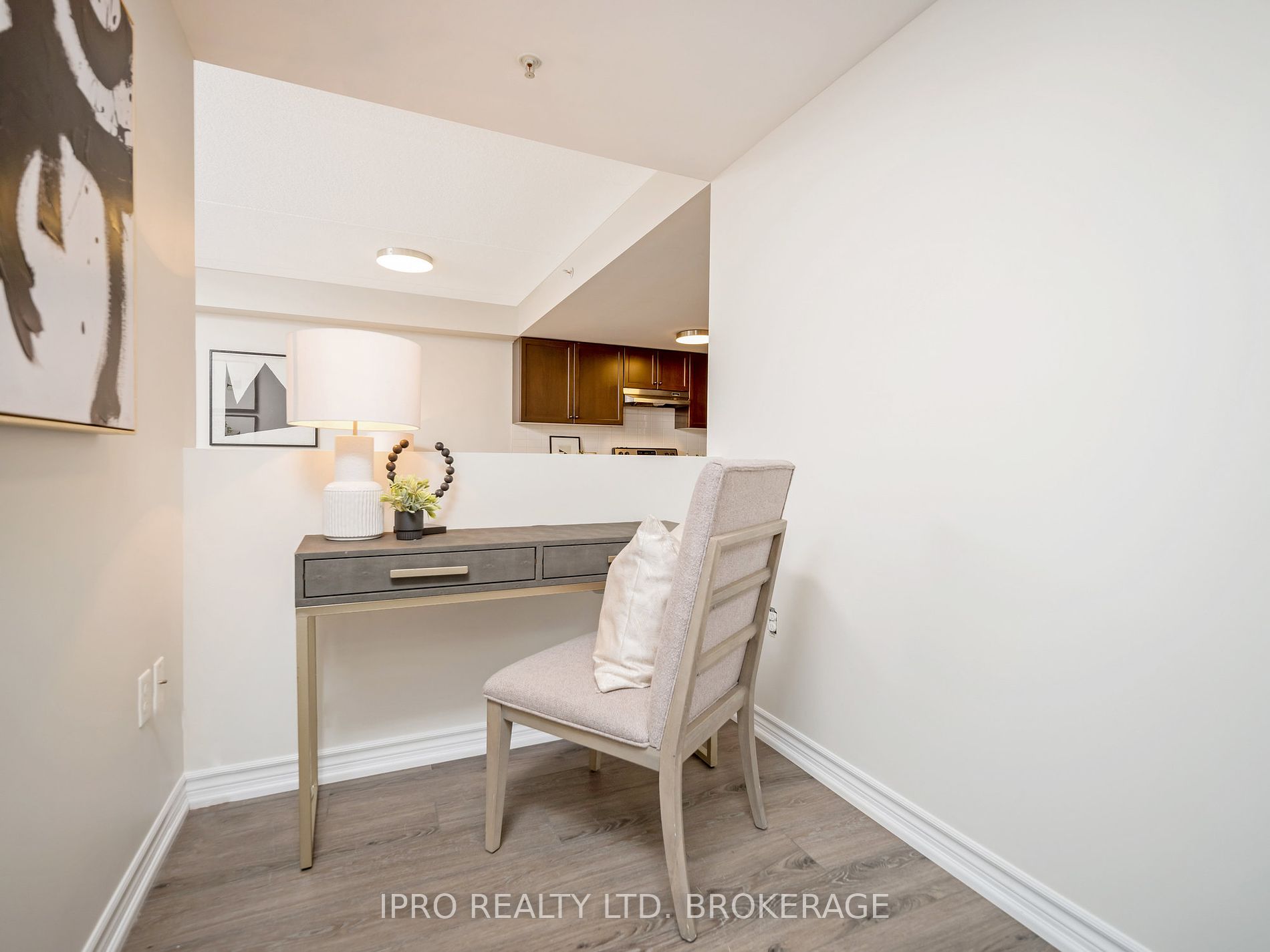 60 Lynnmore St, #111