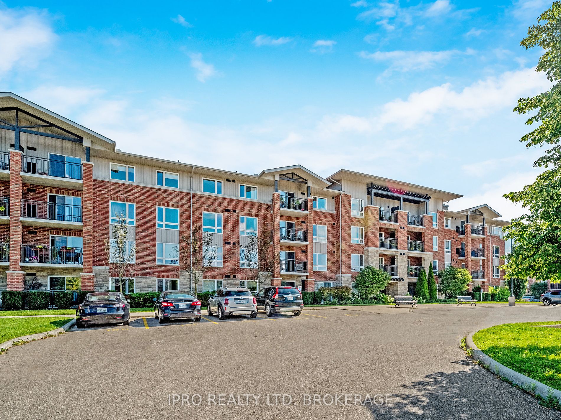 60 Lynnmore St, #111