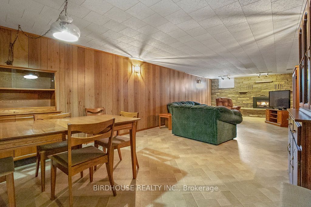 1483 Elm Tree Rd