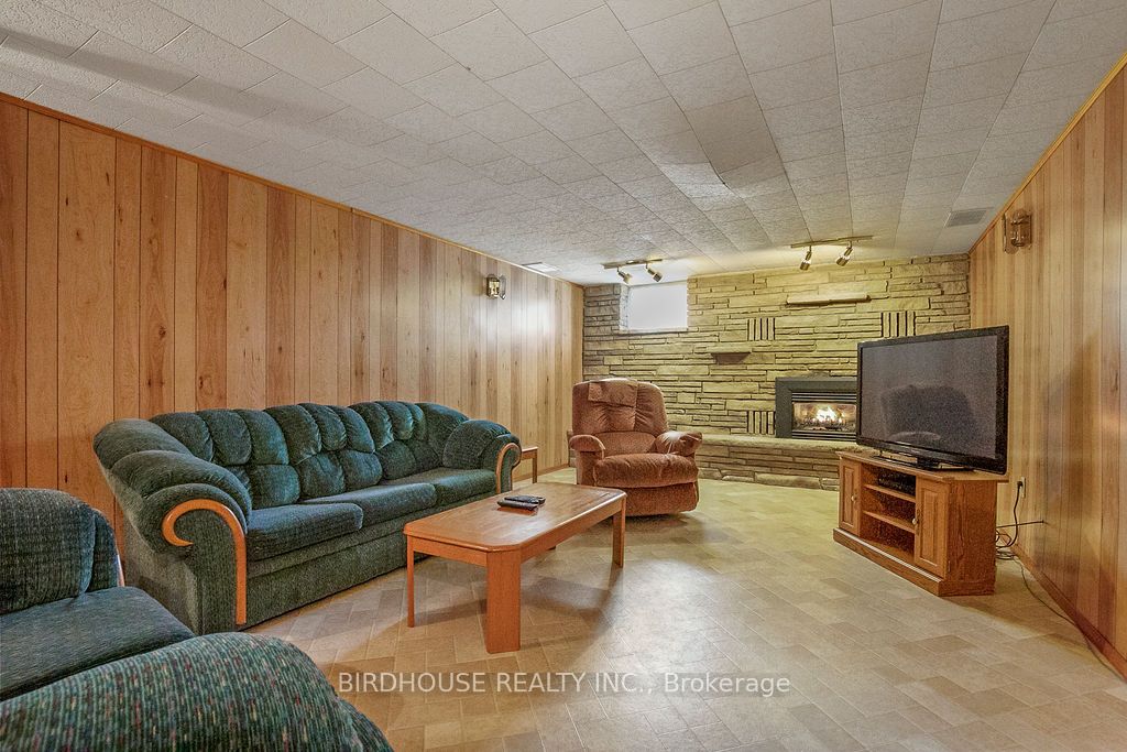 1483 Elm Tree Rd