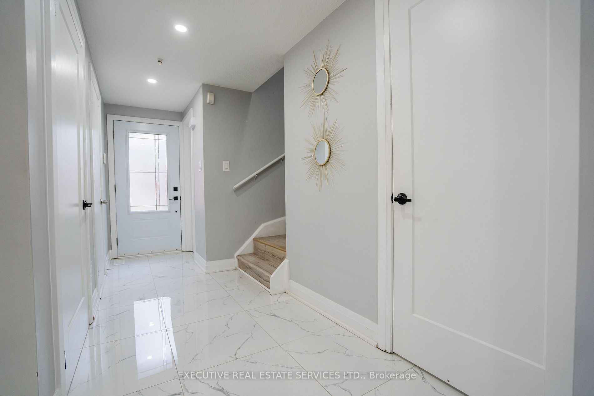 716 Elgin St N