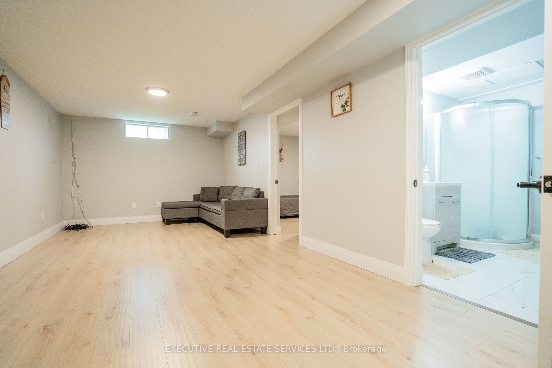 716 Elgin St N