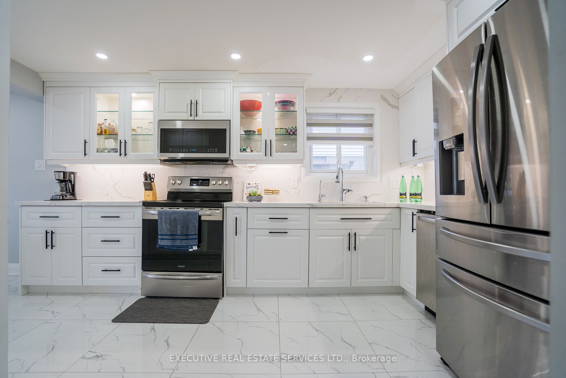 716 Elgin St N