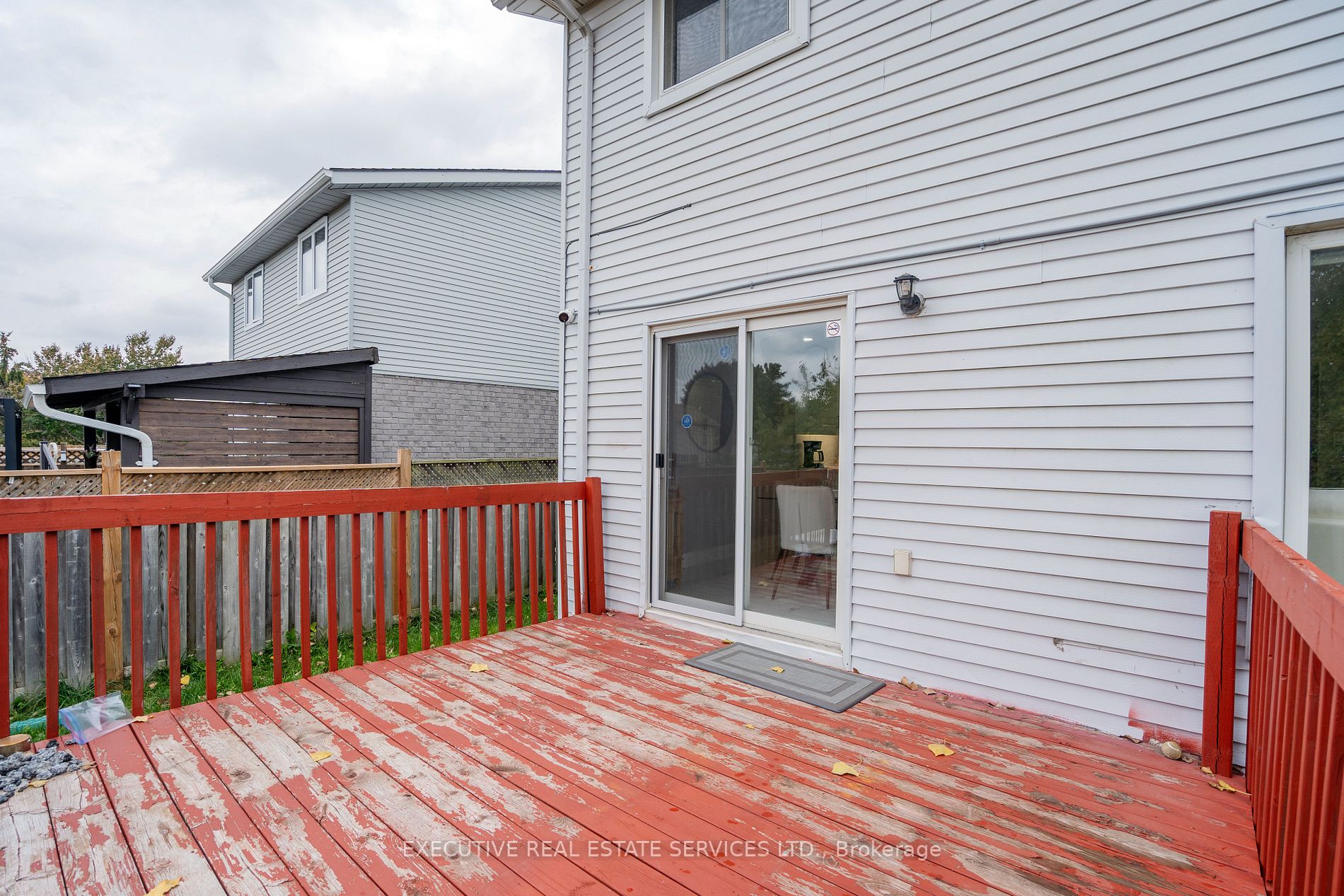 716 Elgin St N