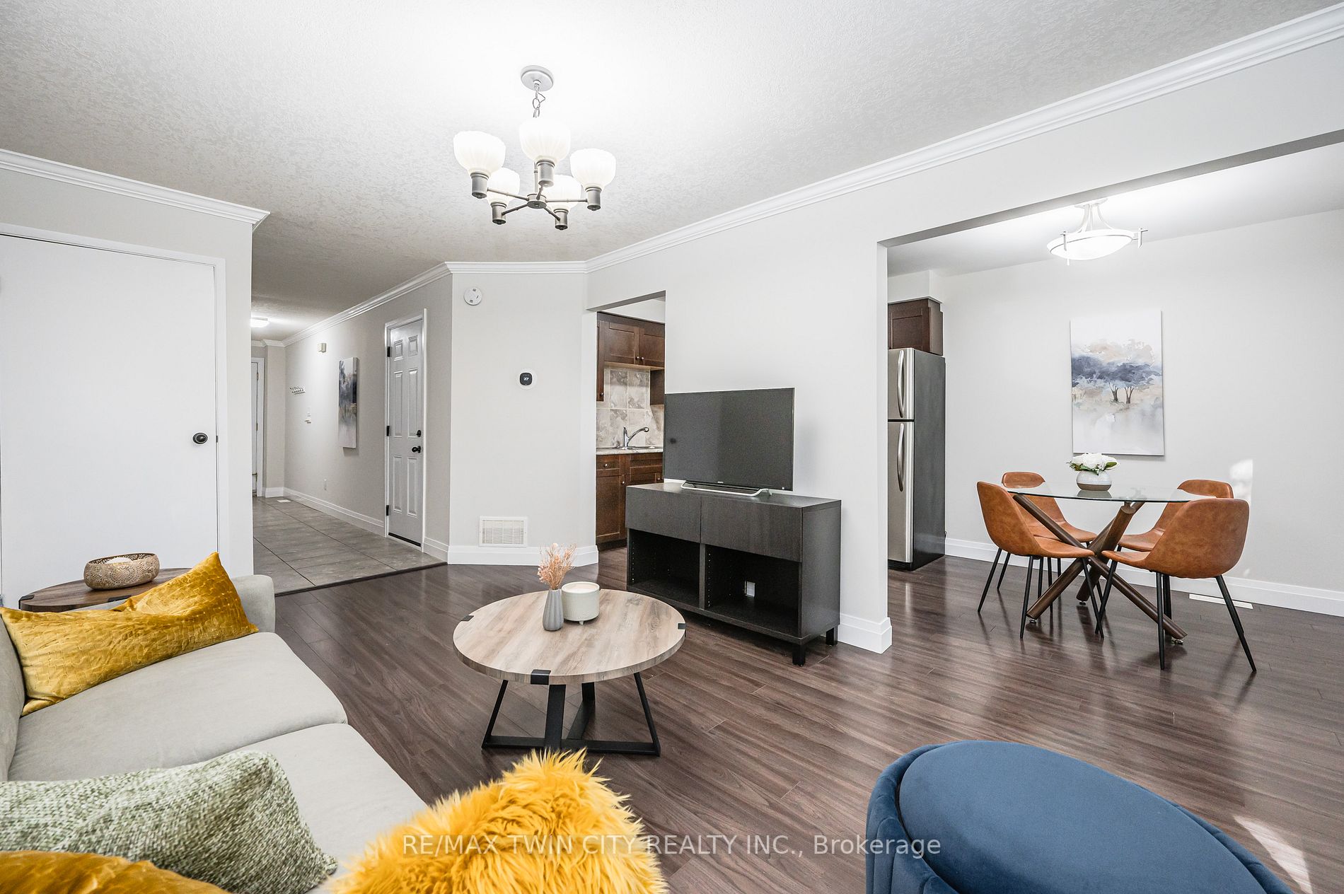 310E Bluevale St N, #310
