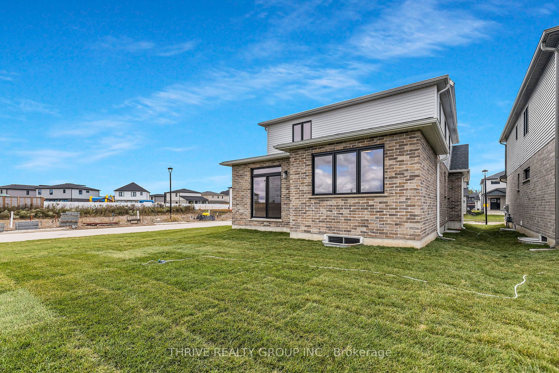 1454 Wright Cres