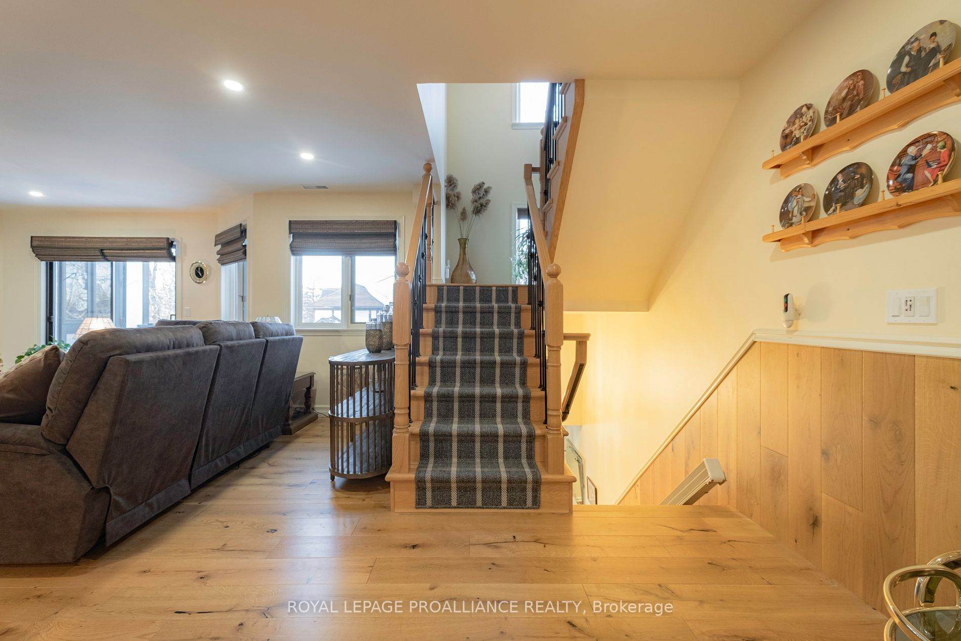 245 Elgin St W, #411