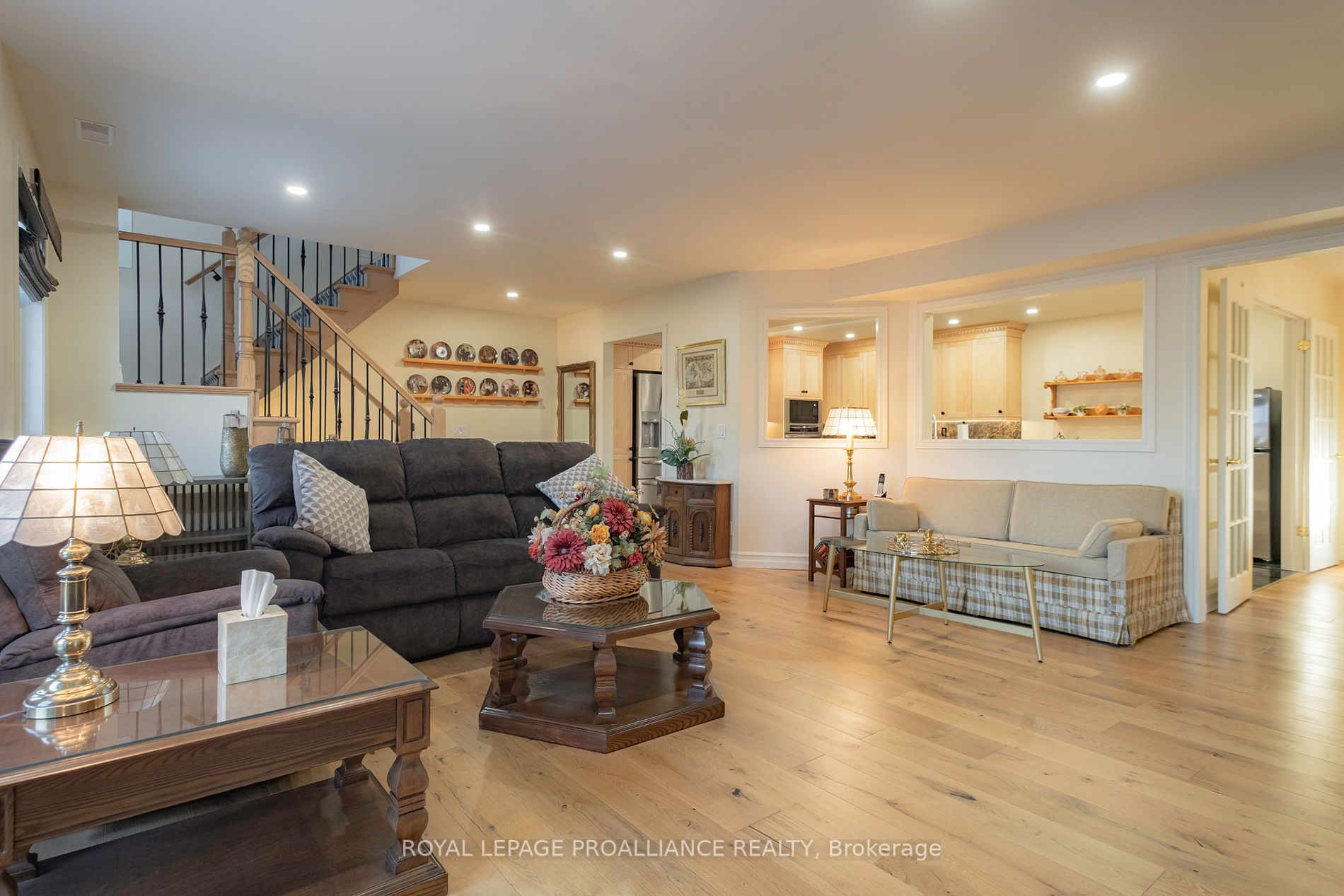 245 Elgin St W, #411