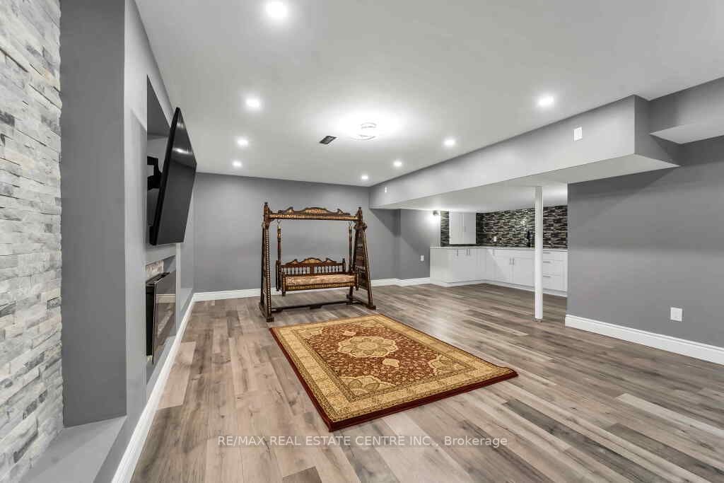 273 Seabrook Dr