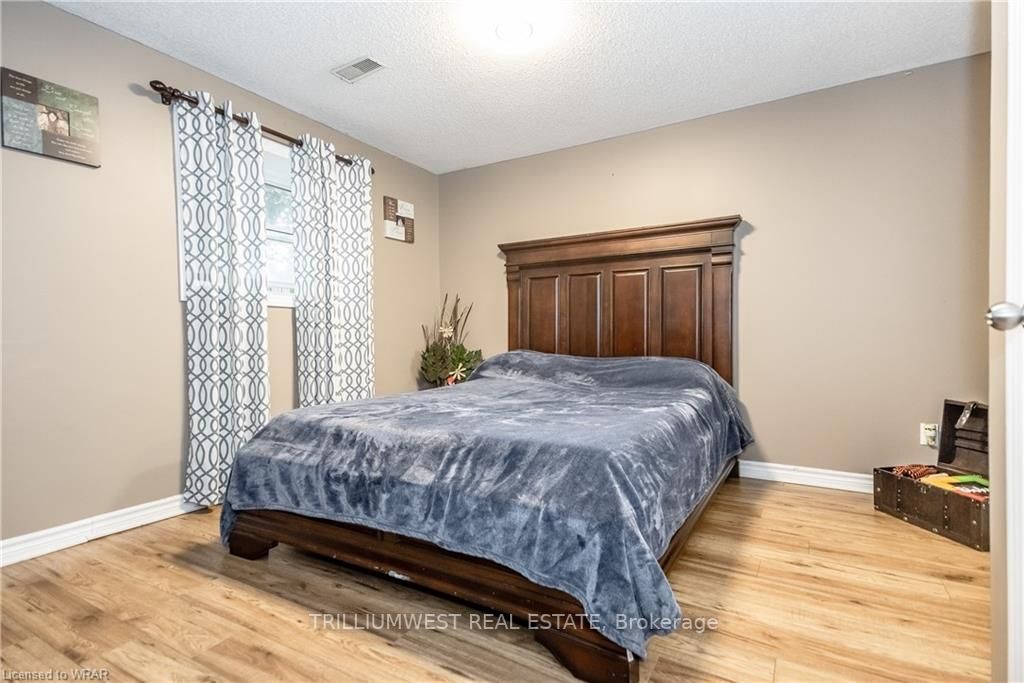 74 Dyer Crt