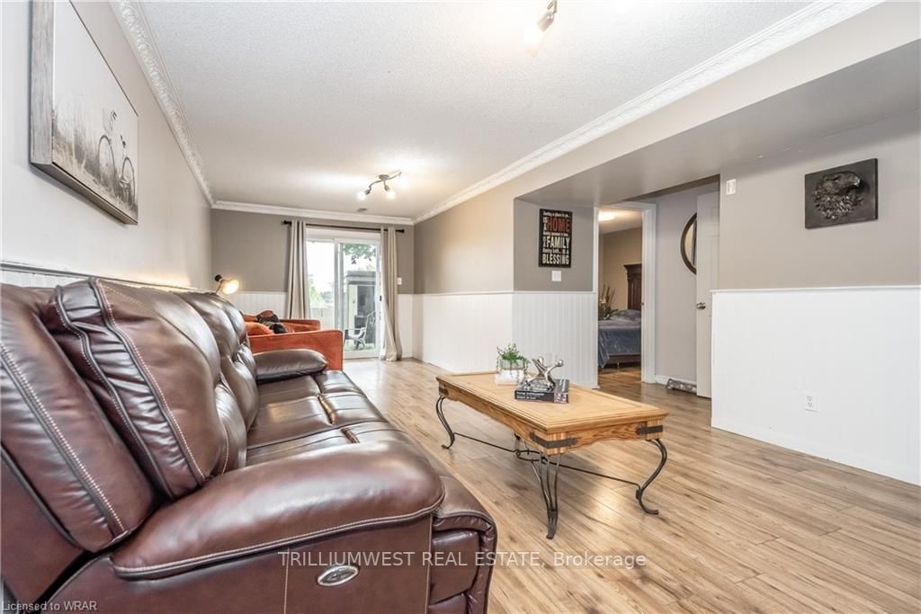 74 Dyer Crt