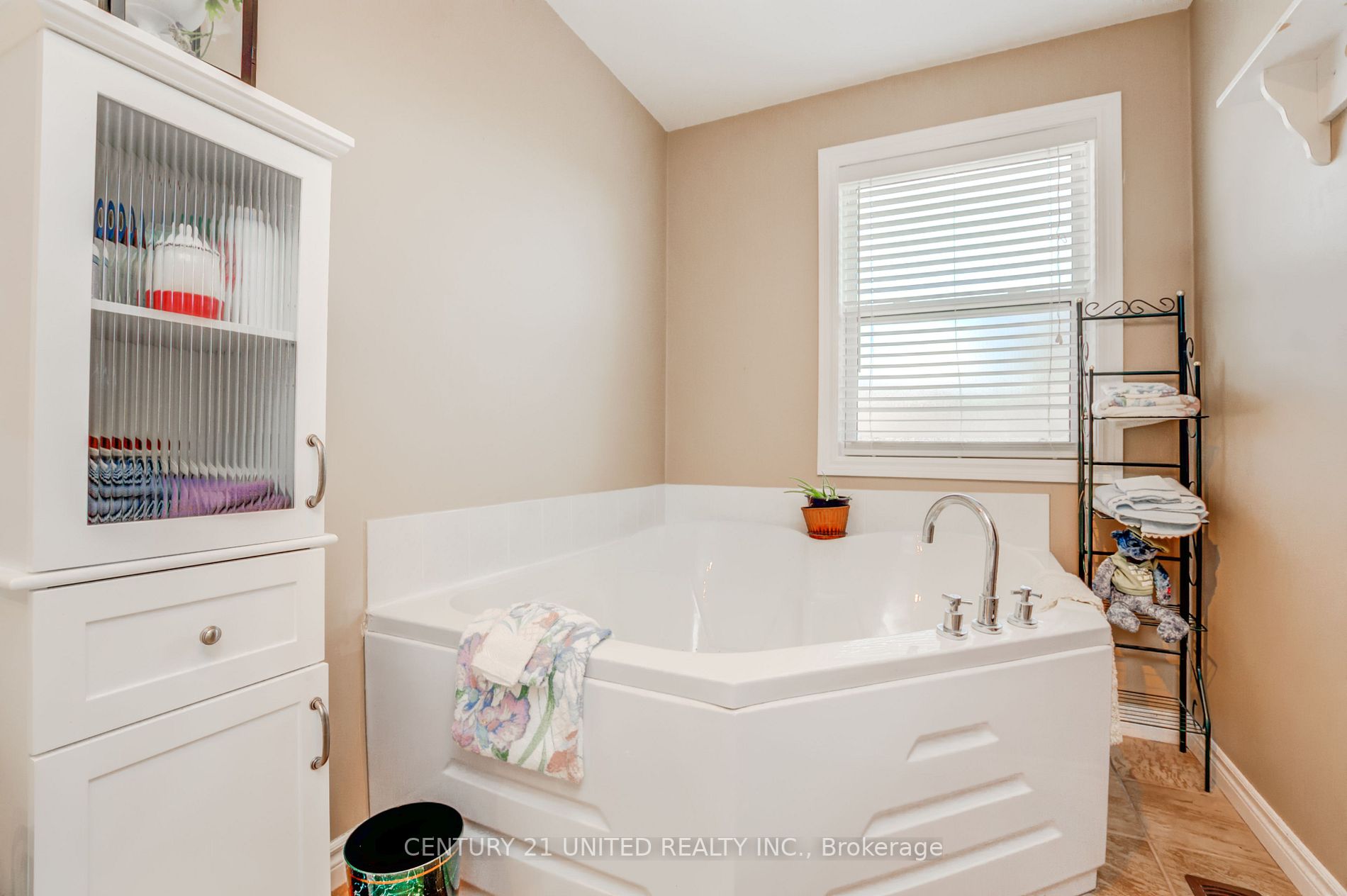35 Applewood Dr