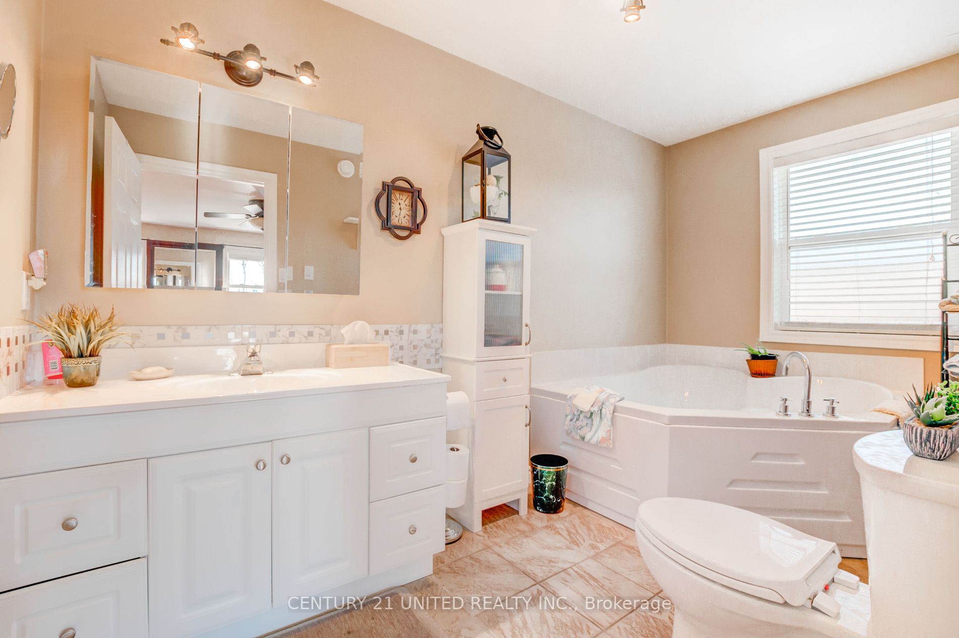 35 Applewood Dr