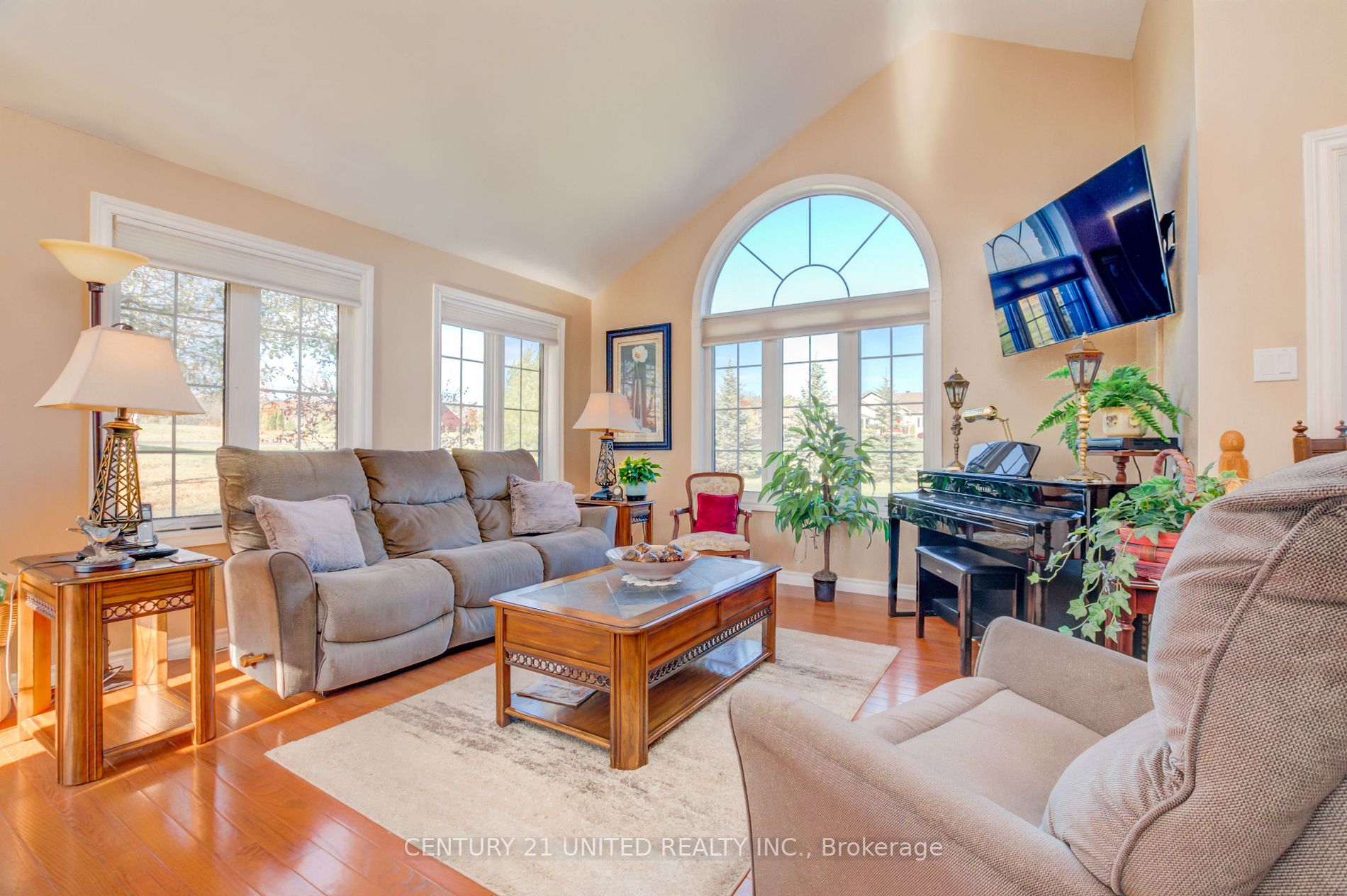 35 Applewood Dr