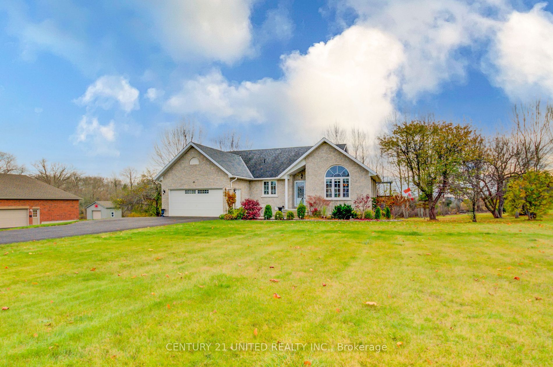 35 Applewood Dr