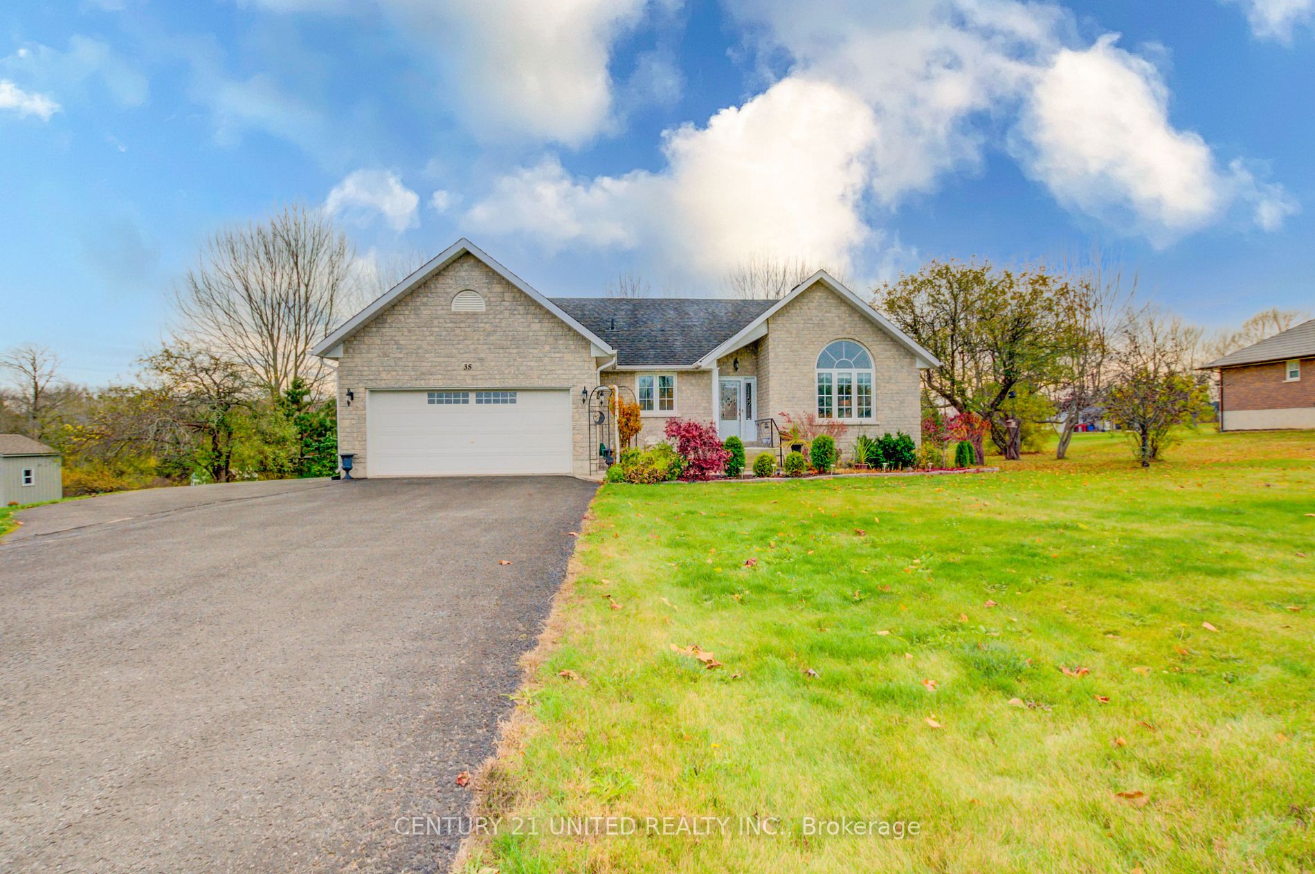 35 Applewood Dr